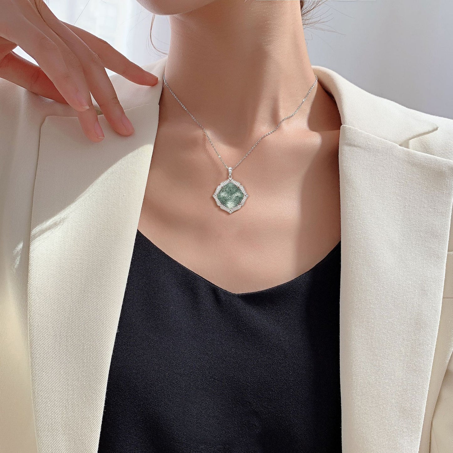 Cadena de suéter de lujo Feminidad Plata S925 Conjunto Gran Colgante de cristal verde natural Joyería de alta calidad