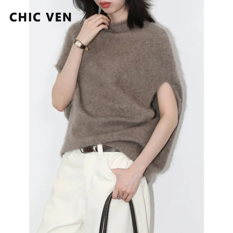 Women's oversized turtleneck sweater vest in the CanXport Fall Look