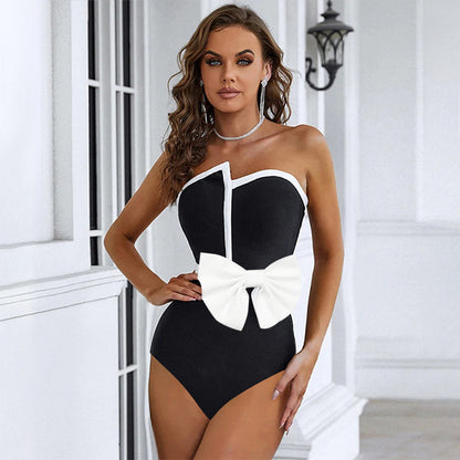 Traje de baño de una pieza con lazo color block en blanco y negro y top tubo irregular para mujer
