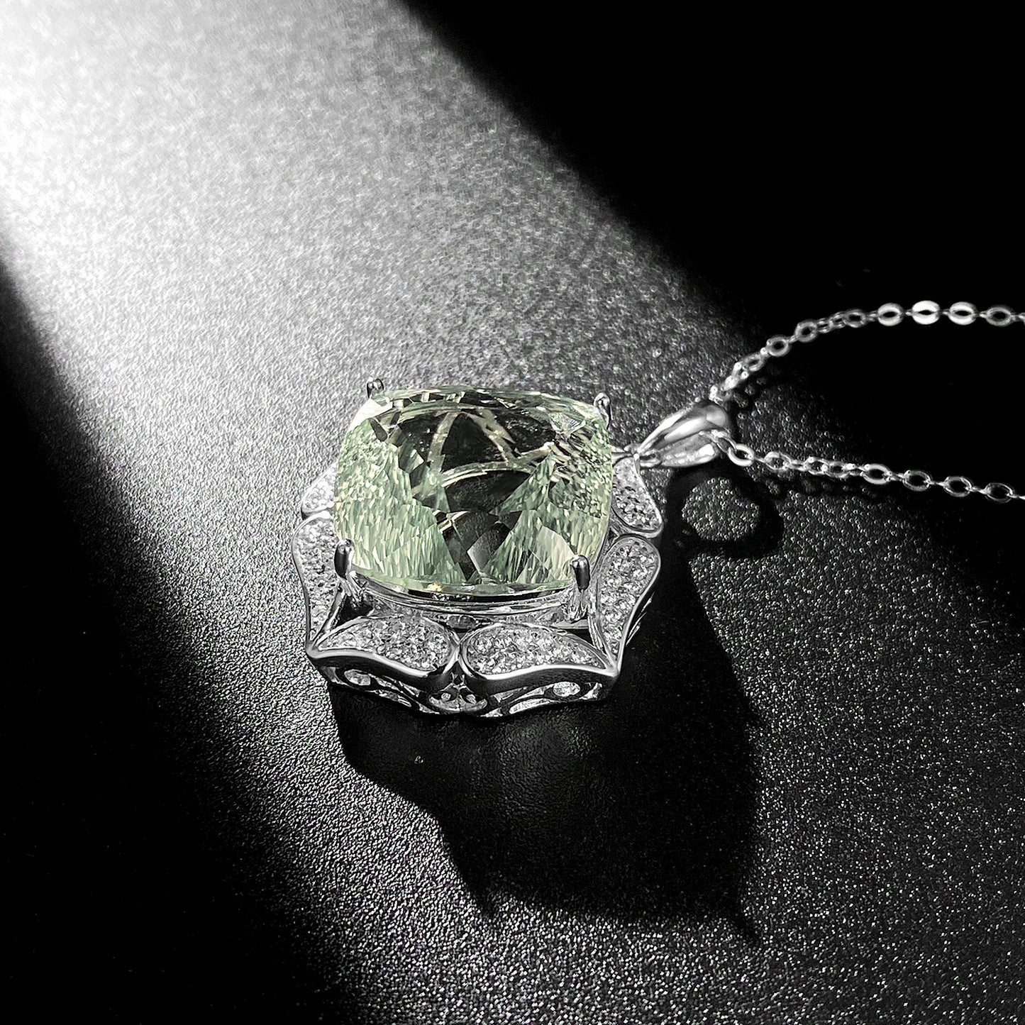 Cadena de suéter de lujo Feminidad Plata S925 Conjunto Gran Colgante de cristal verde natural Joyería de alta calidad
