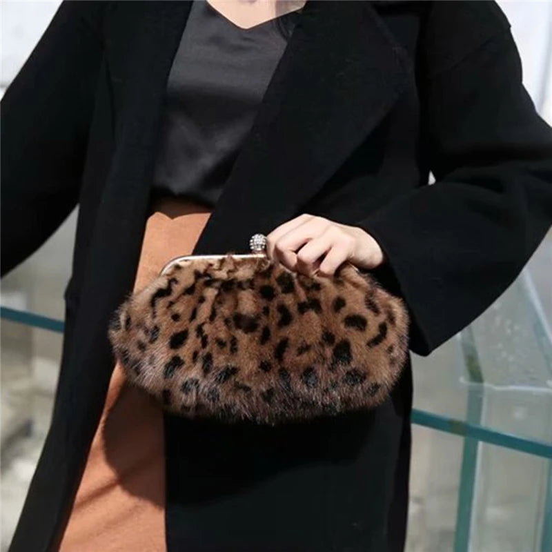 Hc374529d3fd242d79749de19ecc32a86W